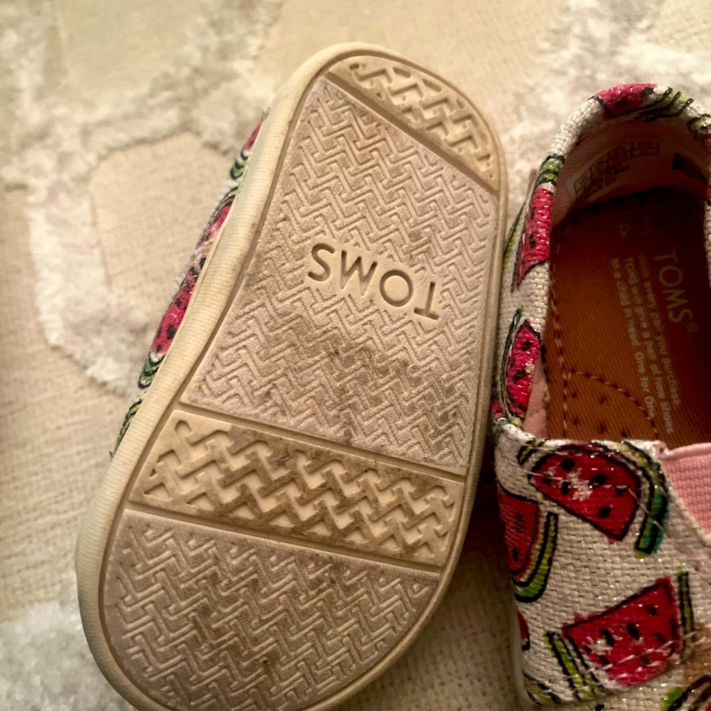 Little girl Tom’s shoes. Size 4